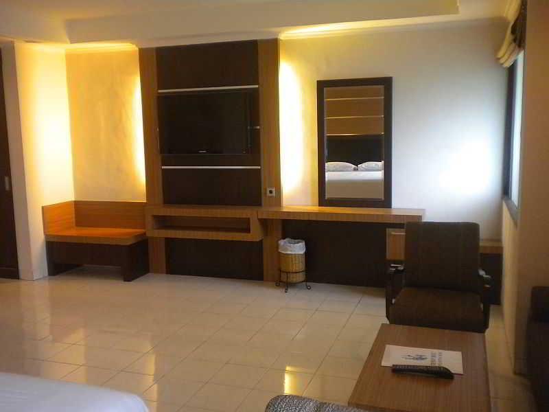 Urbanview Hotel Taman Suci Denpasar Extérieur photo